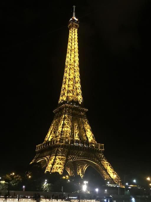Private Bedrooms Near Eiffel Tower ปารีส ภายนอก รูปภาพ
